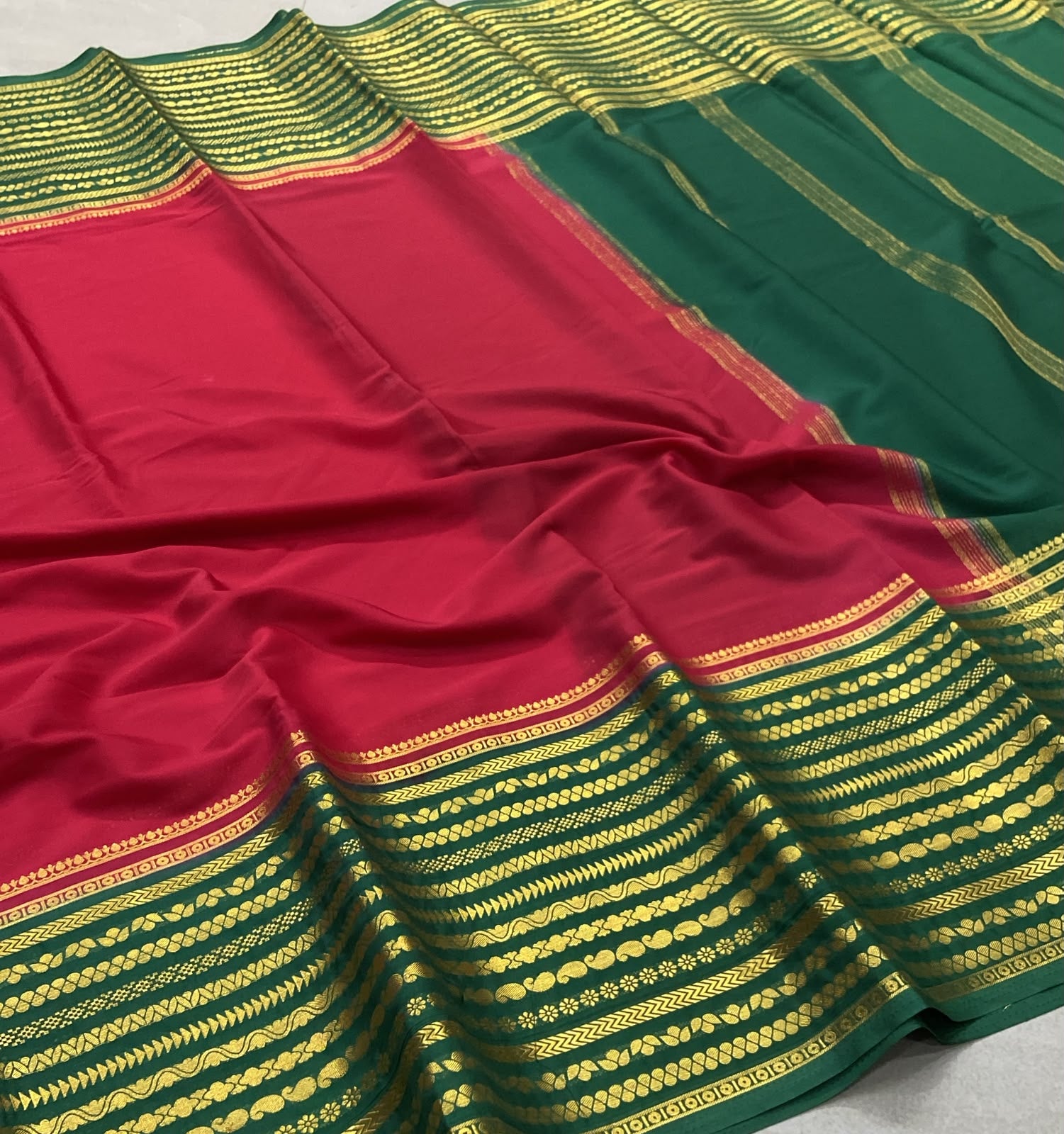 Premium Mysore Silk Saree – Rani Pink with Emerald Green Contrast Border & Rich Gold Zari Weaving