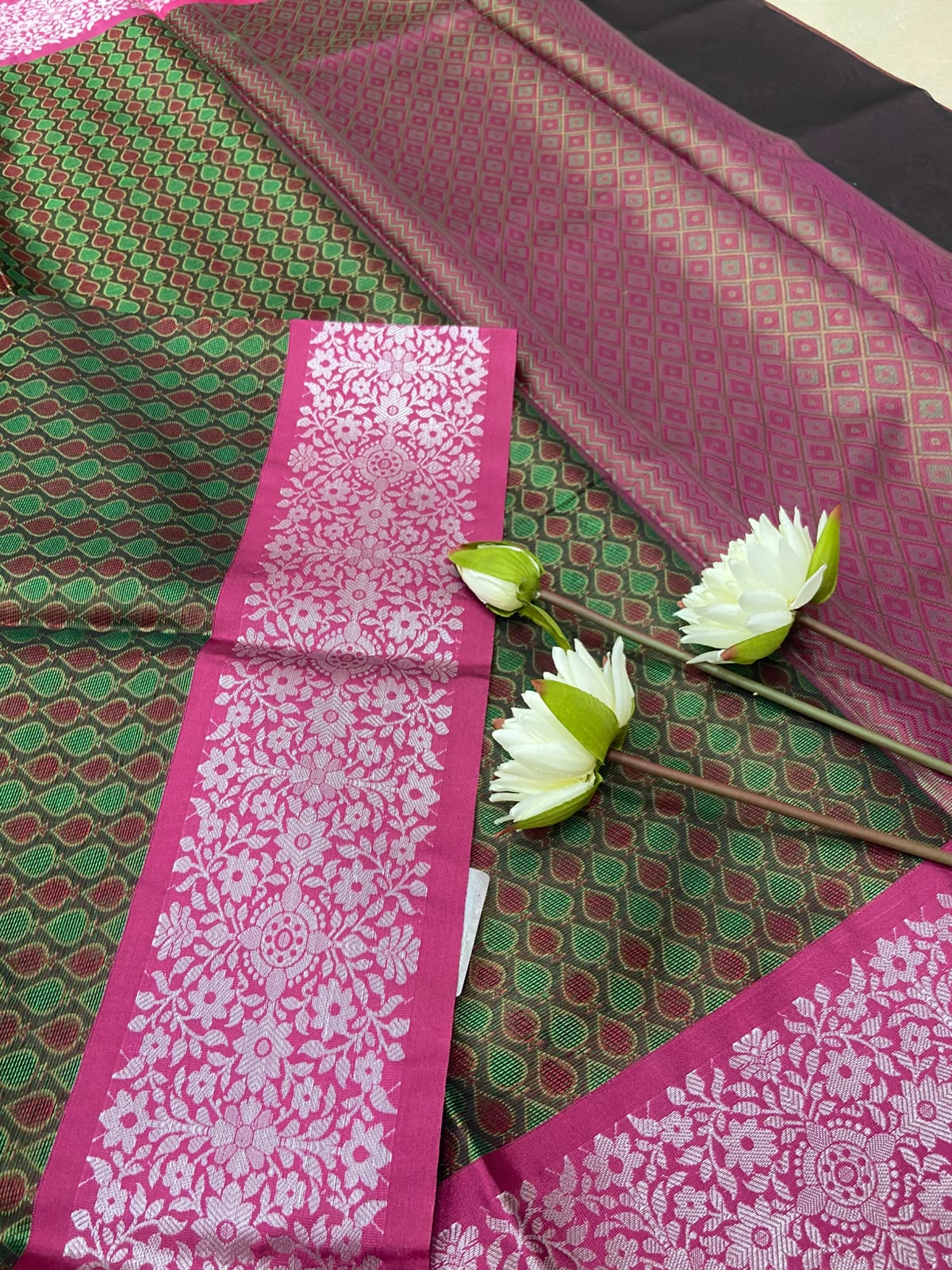 💚💗 Green & Pink Contrast Zari Saree 💗💚